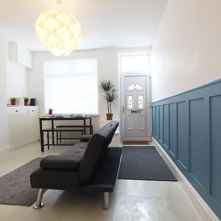 2-Bedroom, Free Parking, High Speed Wi-Fi, Swinton Manchester Exterior foto